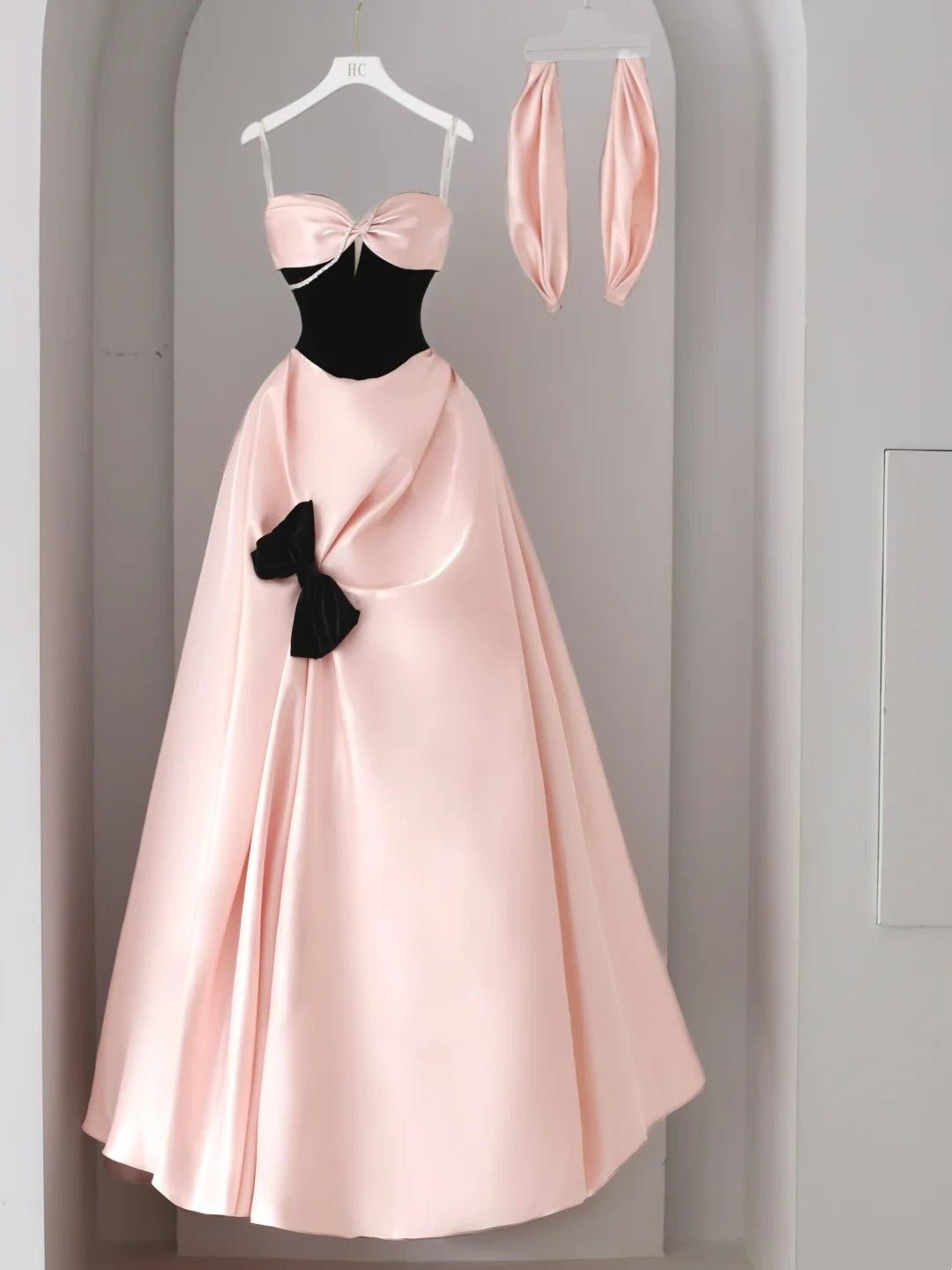 Elegante Ballkleider Trägerlos Blush Pink Satin mit plissiertem Schleifen-Knoten Langes Abendkleid N2923