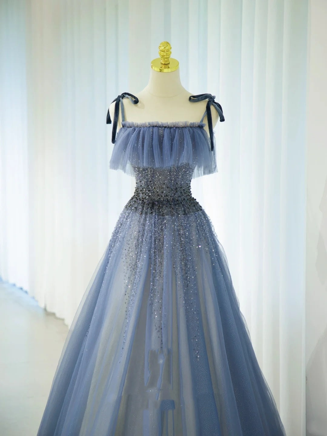 Robe de Soirée Longue de Bal de Promo en A Douce Bleue Grise avec Perles et Bretelles Fines N2856