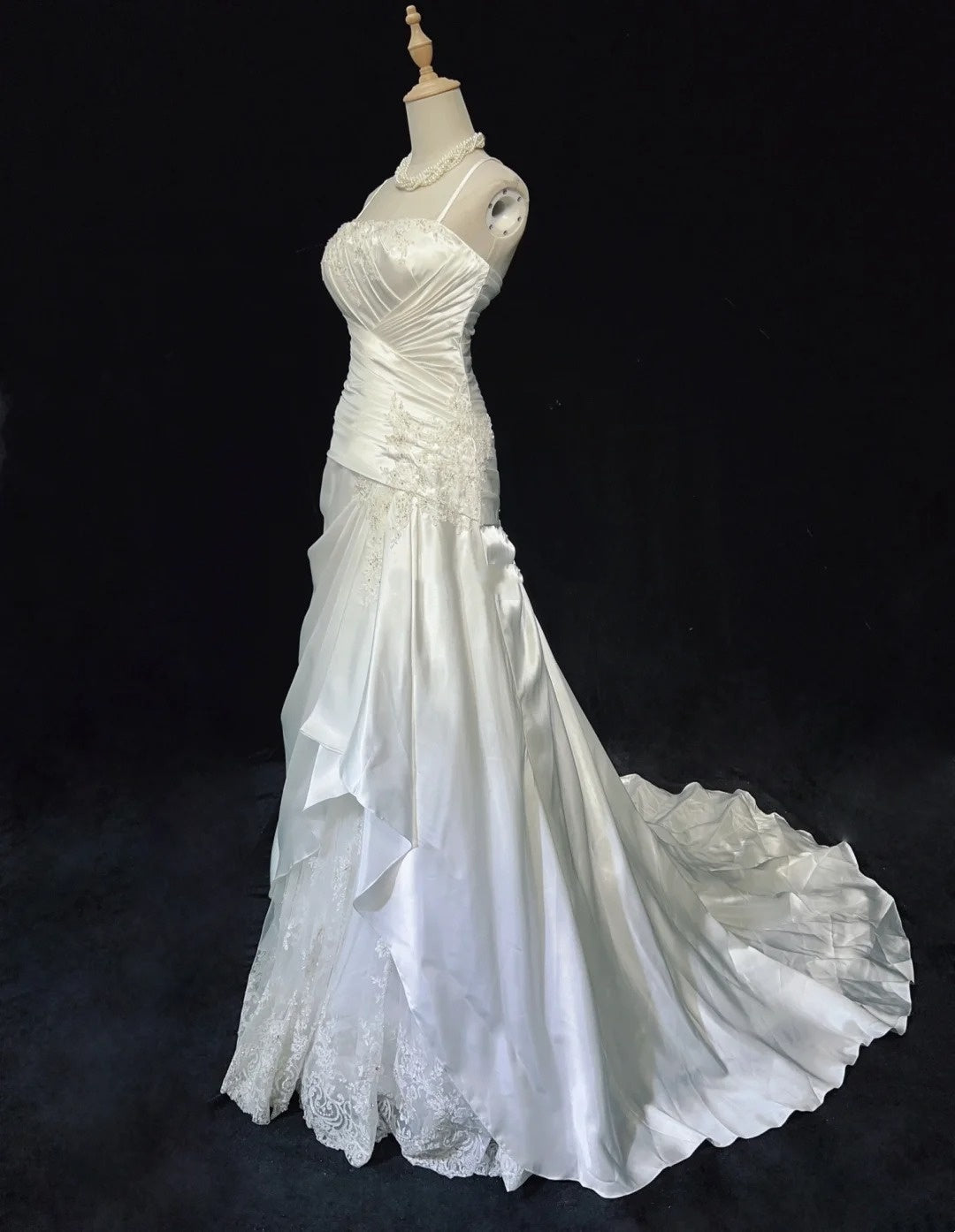 Robes de mariée uniques sirène, fines bretelles, ivoire avec appliques volantées, longue robe de mariée N3631