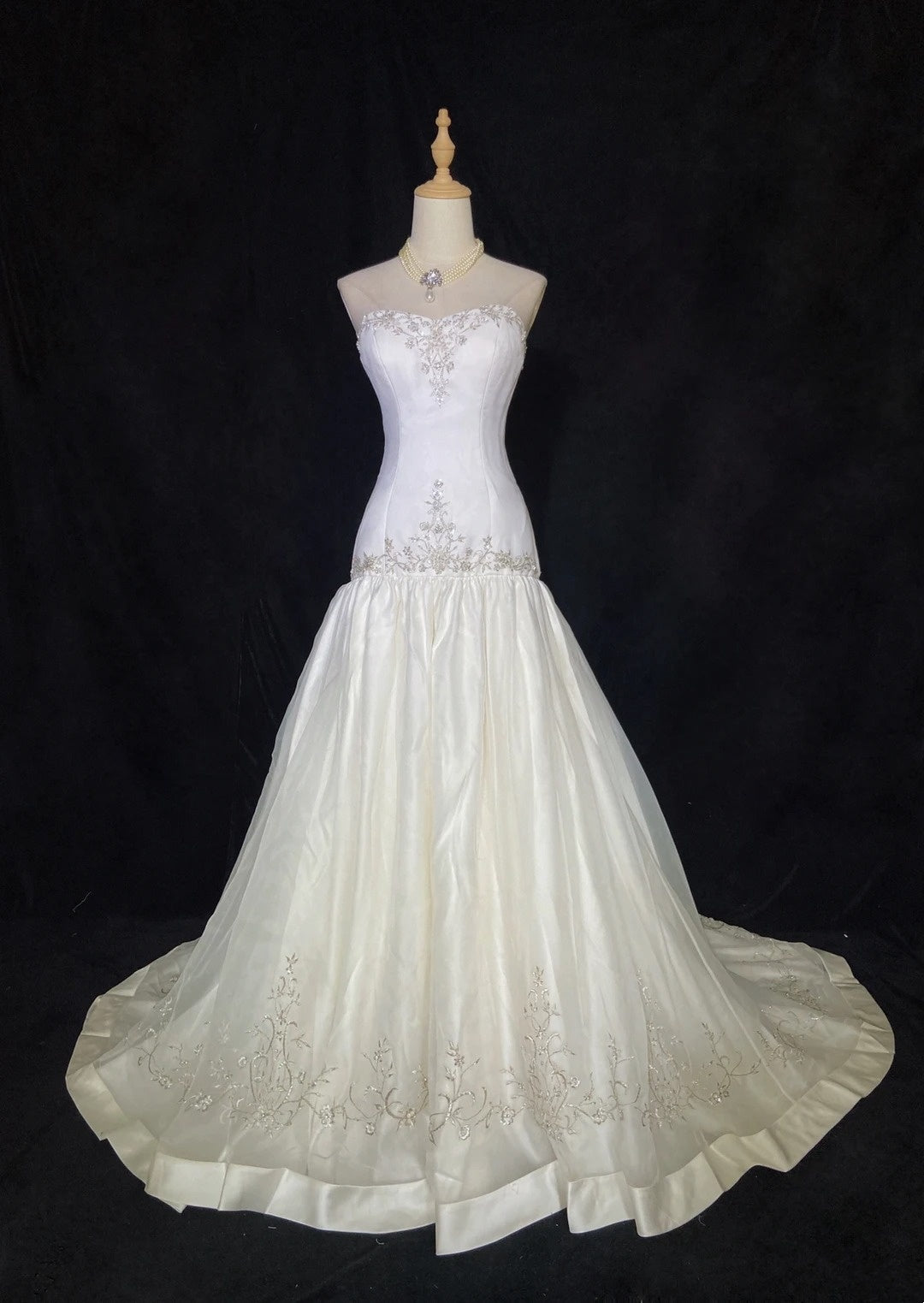 Robes de Mariée Uniques Sirène Bustier Bohème Dentelle Appliquée Blanche Longue Robe de Mariée N3288