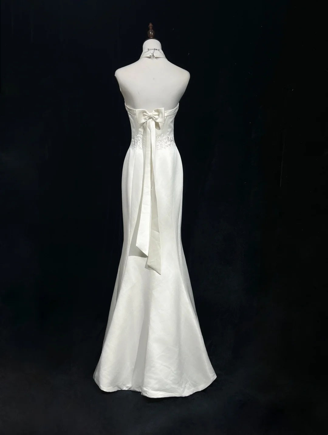 Robes de mariée uniques sirène dos nu satin bohème brodé blanc longue robe de mariée N3290