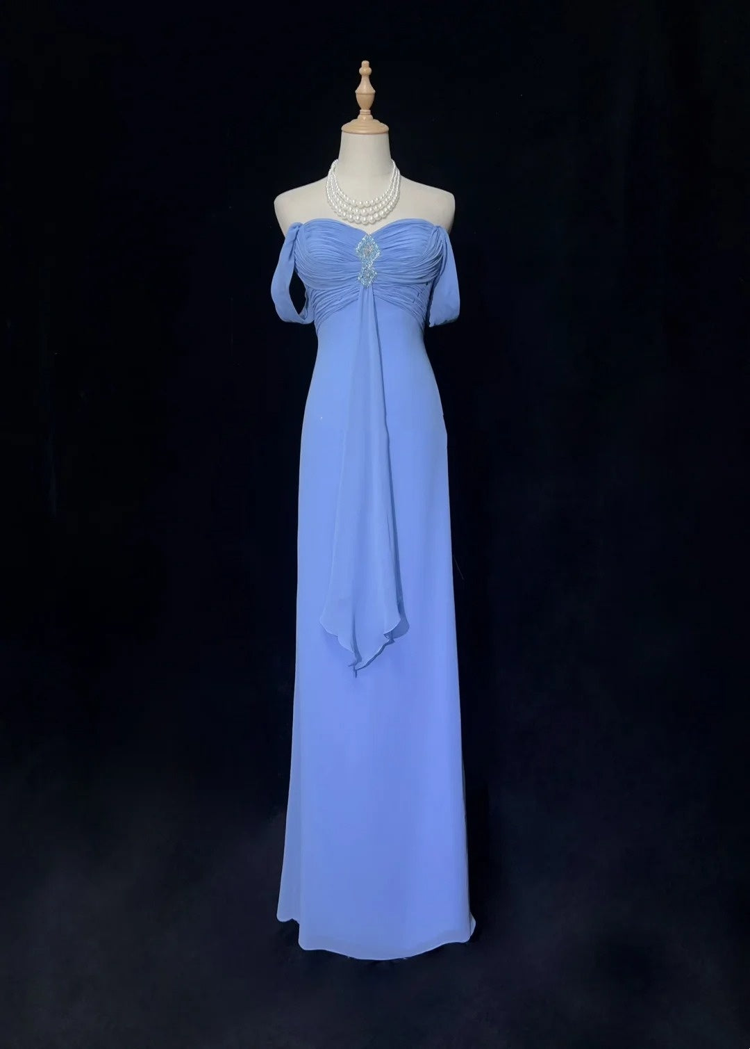 Vintage-Abschlussballkleider A-Linie Off Shoulder Blau Chiffon mit Perlenumhang 1970er Langes Abendkleid N2612