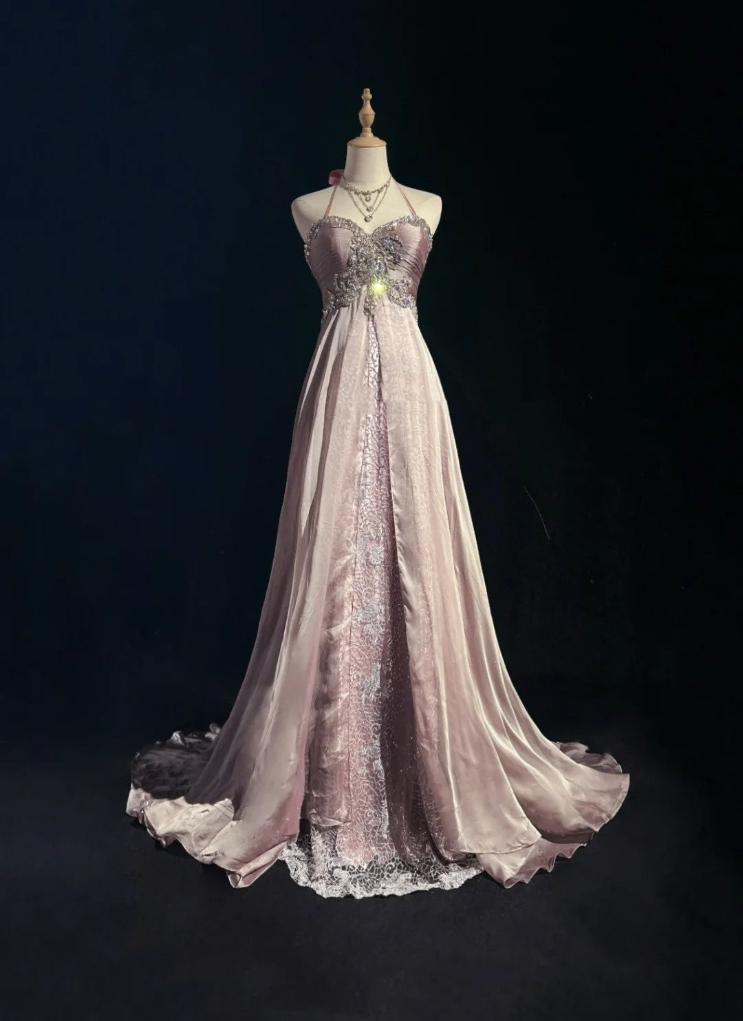 Vintage Ballkleid-Ästhetik A-Linie Neckholder Hellrosa Chiffon mit Perlenbesatz Langes Abendkleid N3034
