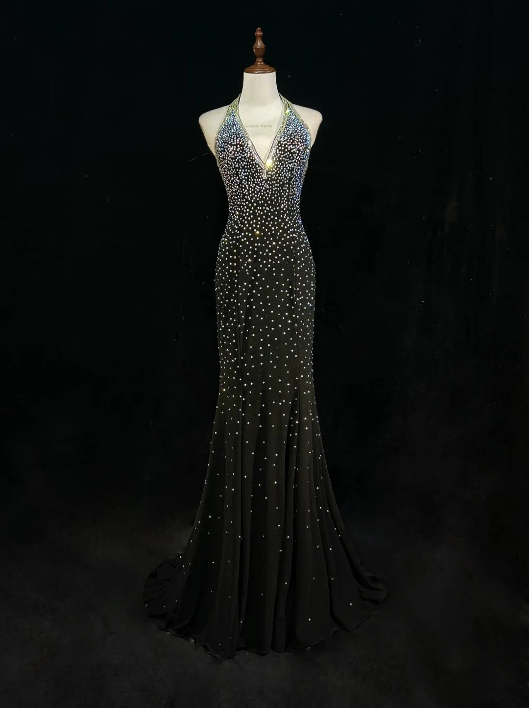 Robe de soirée longue sirène vintage noire dos nu des années 2000 pour bal de promo N2572