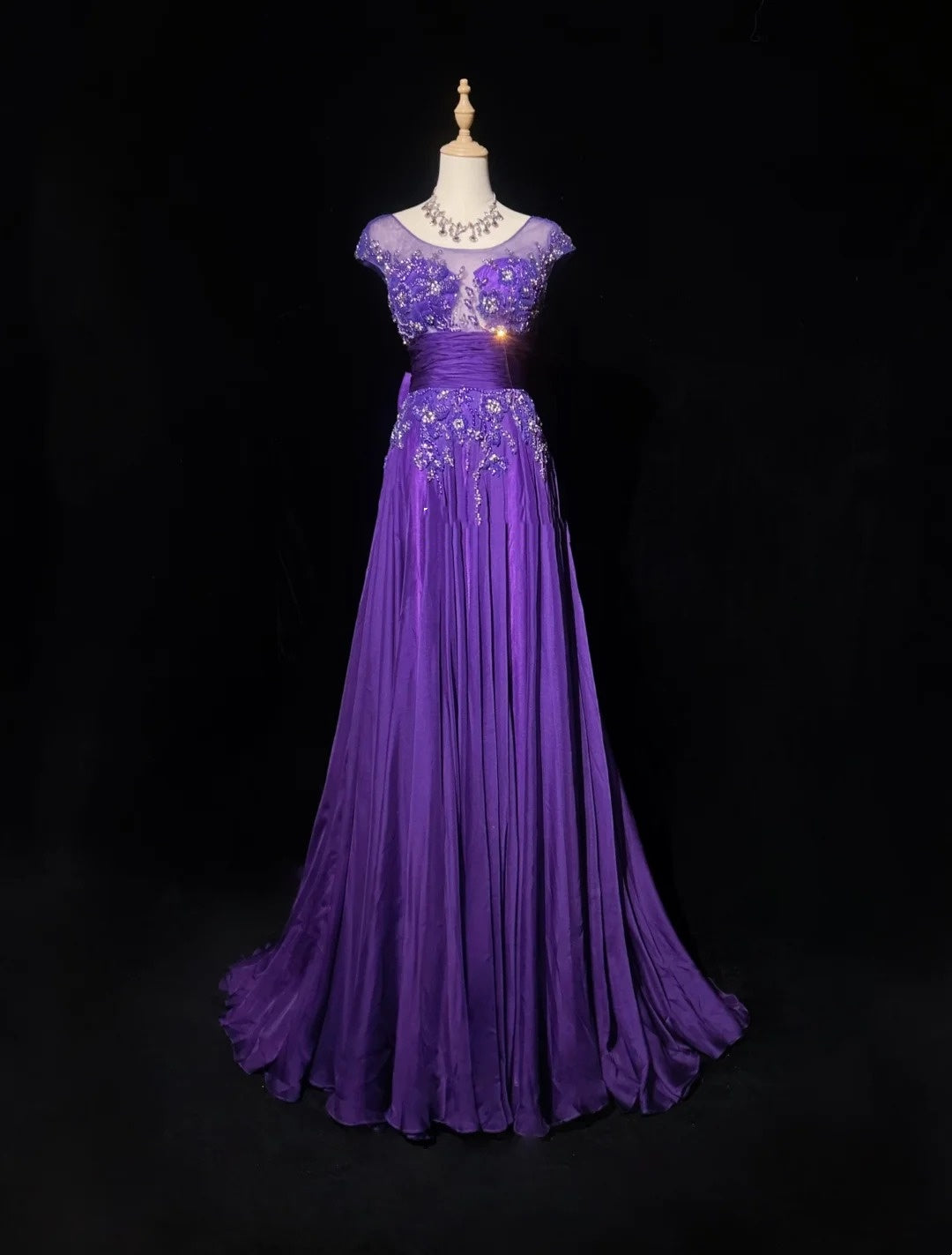 Vintage Prom-Kleider A-Linie U-Boot-Ausschnitt Lila Chiffon 80er mit Perlenstickerei Lange Formelle Abendgarderobe N3899