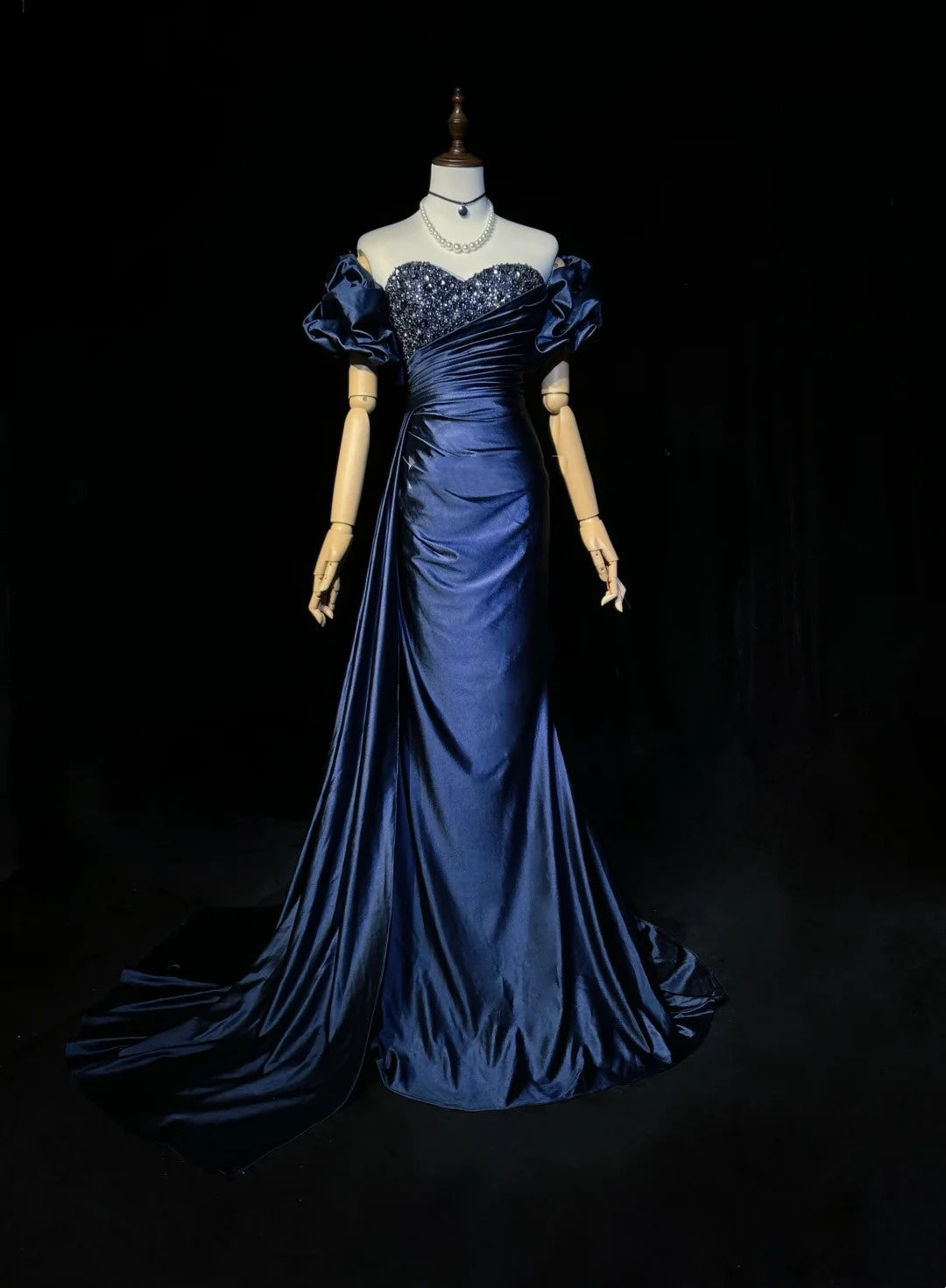 Vintage Meerjungfrauen-Abschlussballkleider mit Herzausschnitt Marineblaues Satin mit Perlenärmeln 90er-Jahre-Abendkleid N2657