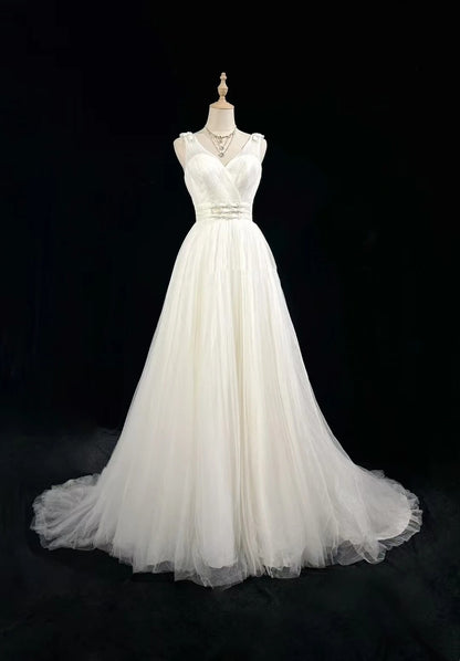 Cute Ball Gown V Neck Sleeveless Long Tulle Garden White Wedding Dresses RB3276