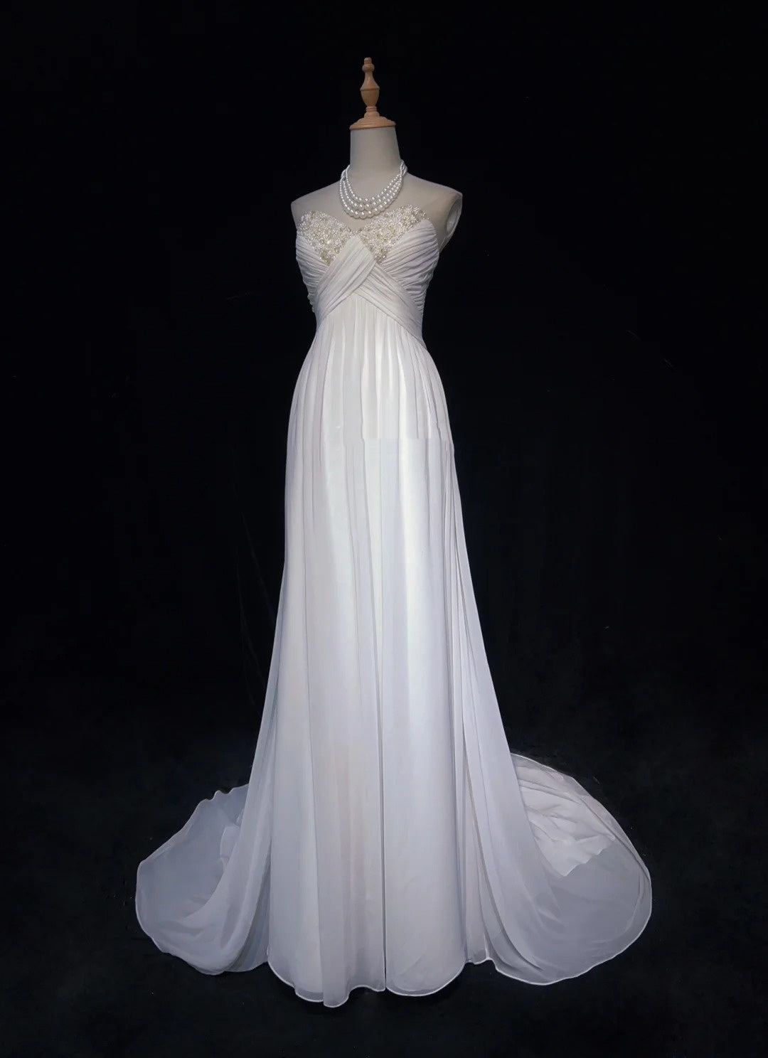 Einzigartige Hochzeitskleider A-Linie Sweetheart Weiß mit Rüschen und Perlen Lange Brautkleid N3644