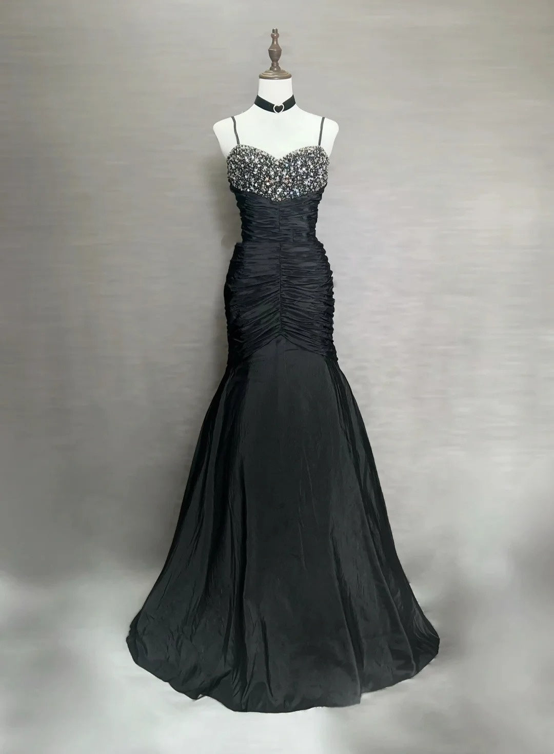 Robes de bal élégantes Robe de soirée queue de sirène à fines bretelles sans manches Robe longue de cérémonie N2875