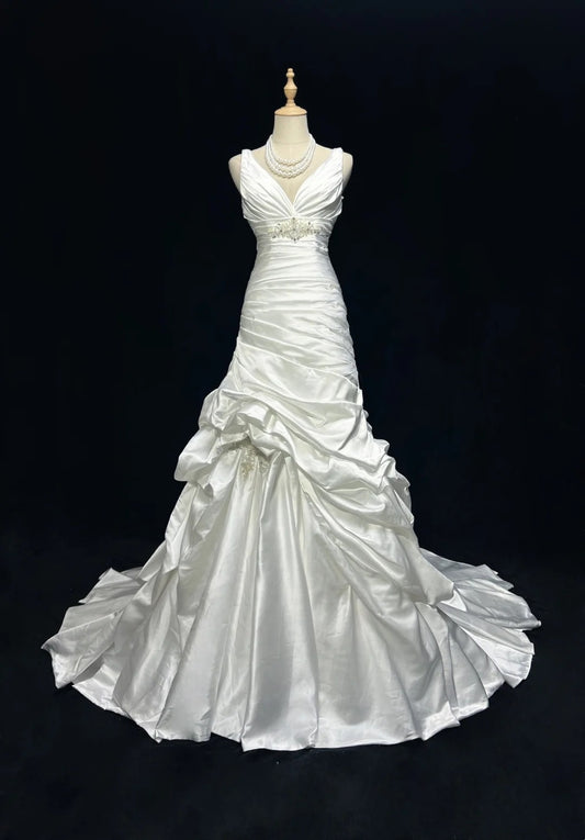 Vintage Mermaid V Neckline Sleeveless Floor Length Satin White Ruffled Ruched Wedding Dresses RB3314