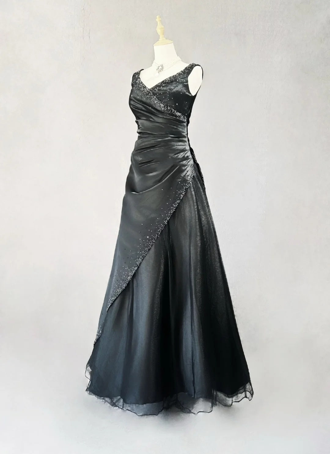 Robes de bal vintage des années 90 Col en V Noir avec perles argentées Robe de soirée longue N3022