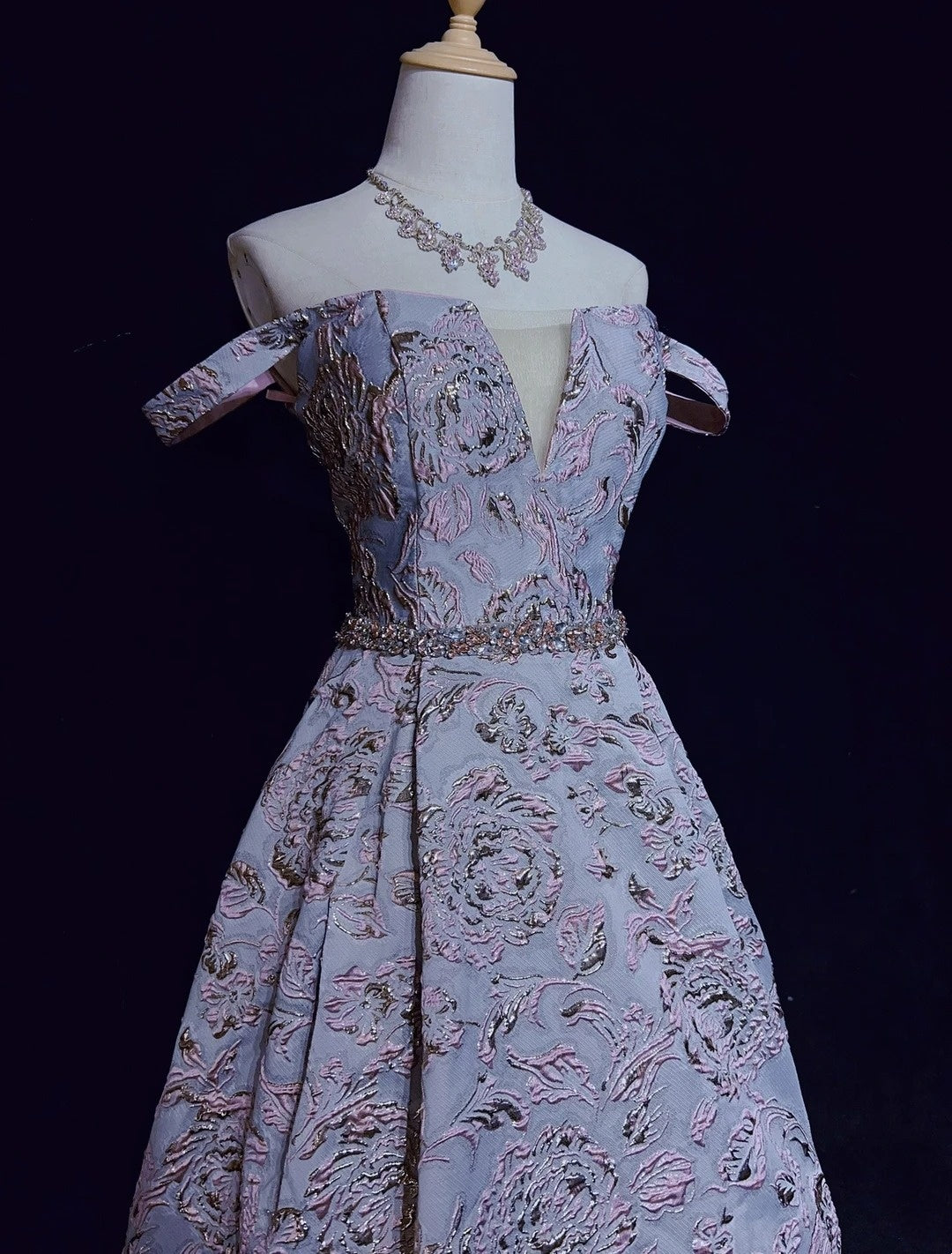 Robes de bal modestes à bretelles spaghetti en dentelle lilas avec perles, longues tenues de soirée N3463