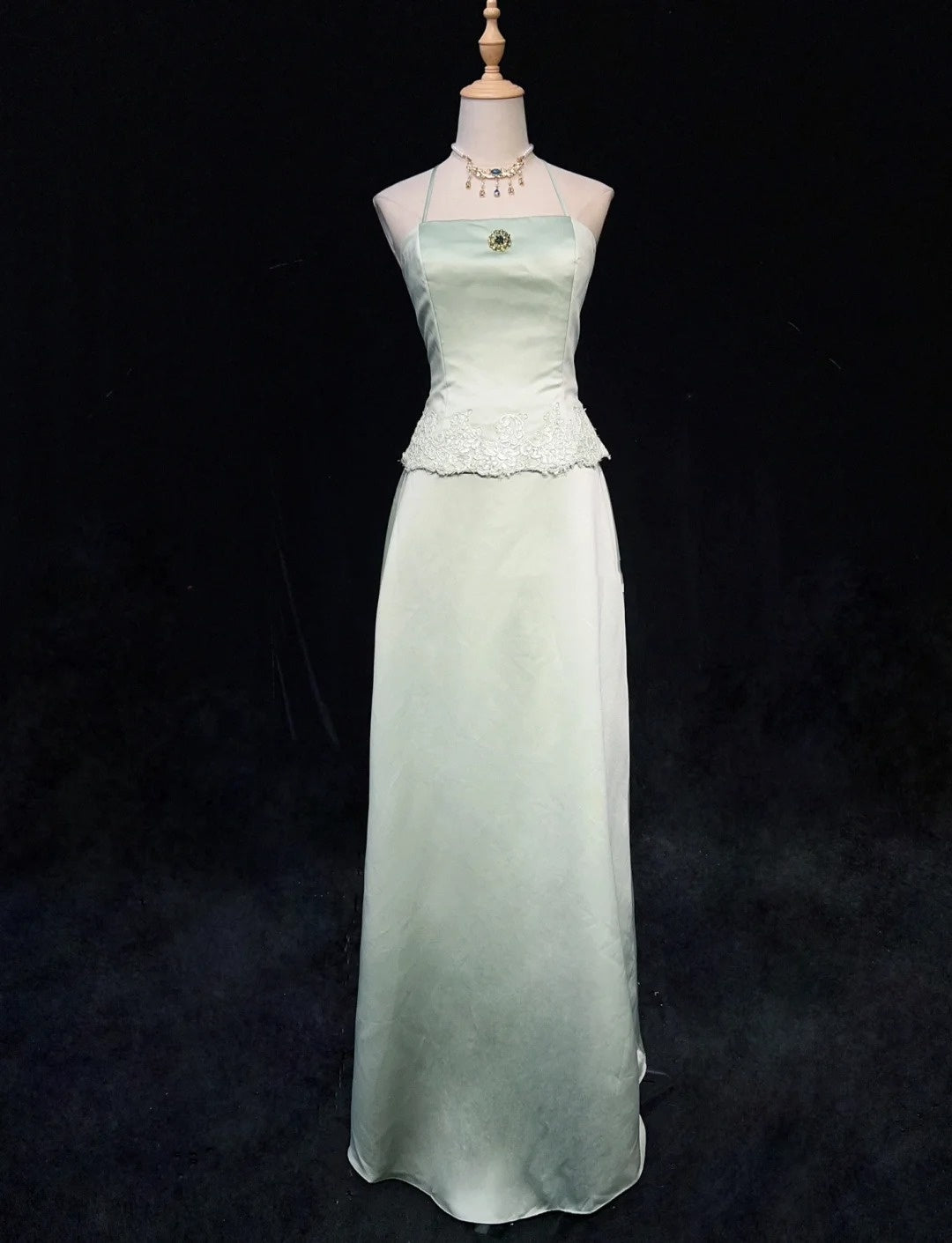 Robes de bal modestes d'inspiration ligne A licou en satin vert sauge clair avec dentelle pour femme robe de soirée N3225