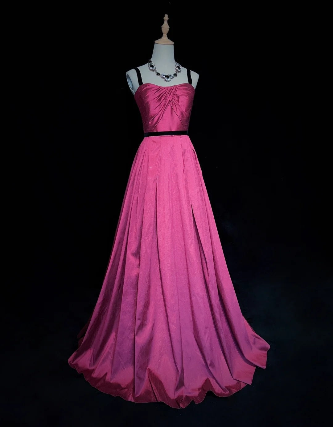 Robes de bal simples Inspo Ligne A Bretelles spaghetti Rose vif Années 80 Robes longues de soirée N3387