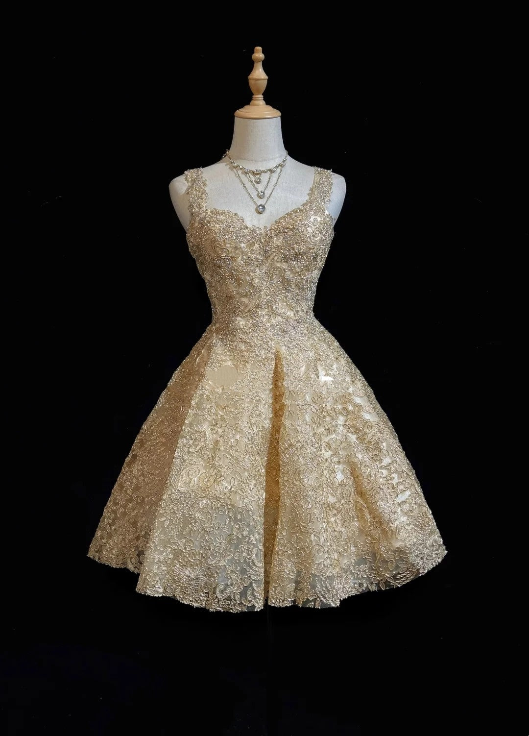 Robe de bal mignonne bustier avec dentelle dorée Idées pour femmes Robes courtes d'anniversaire Mini tenues de rentrée N3341