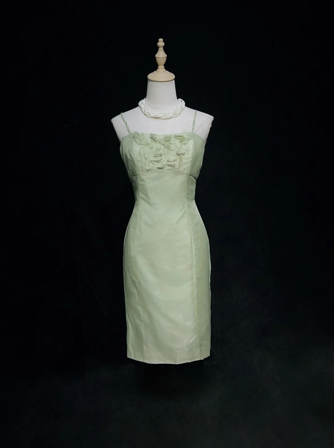 Jolies Robes Courtes Vert Sauge en Satin à Bretelles Fines pour le Bal N2605