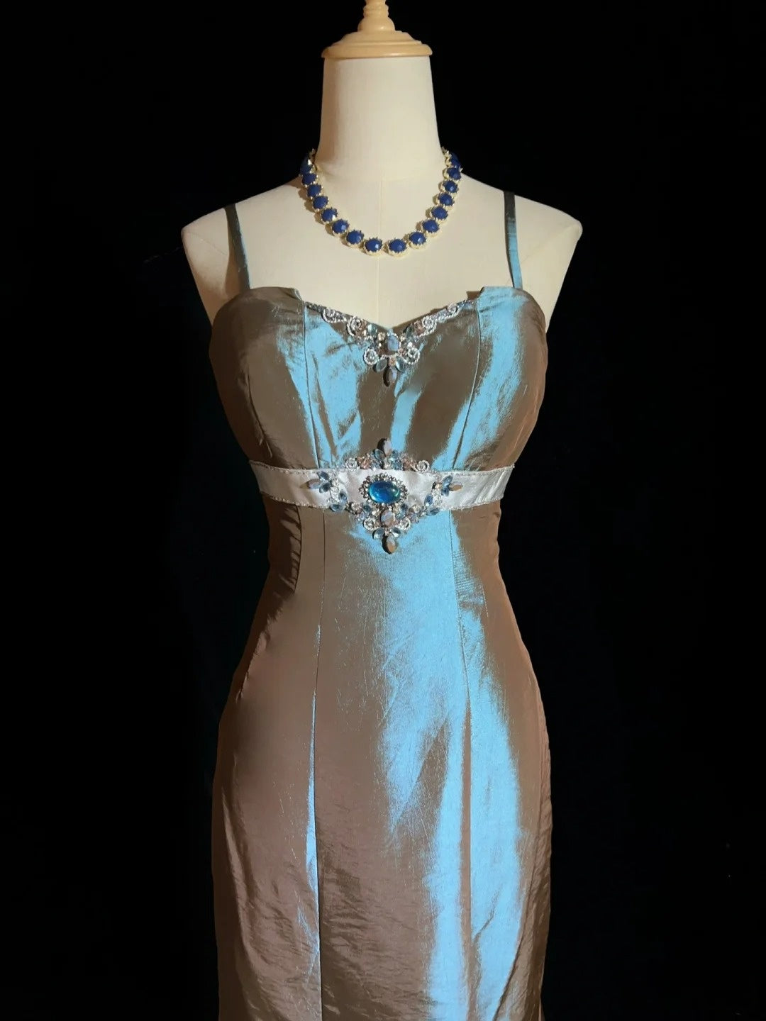 Robes de bal de rêve années 90 sirène à fines bretelles en satin avec perles tenues de soirée formelles N3825
