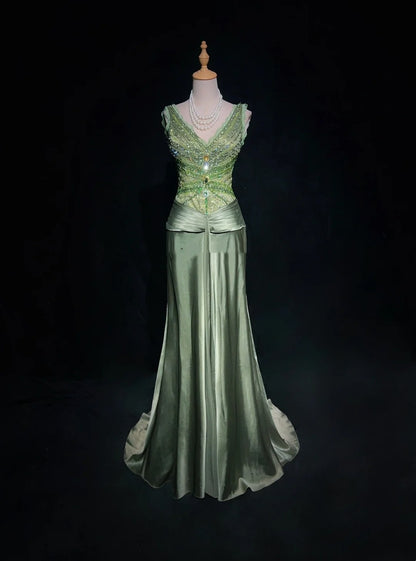 Vintage Ballkleider Meerjungfrau V-Ausschnitt Salbeigrün Ärmellos Satin mit Perlenstickerei 1980er Jahre Langes Abendkleid N2865