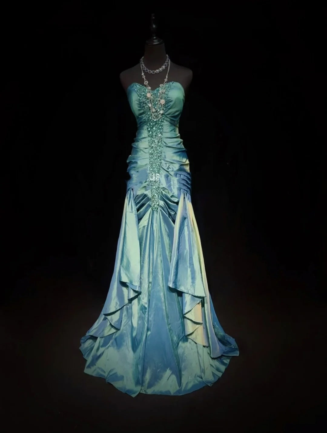 Élégantes robes de bal sirène en taffetas vert bustier perlé sans manches longue robe de soirée N2896