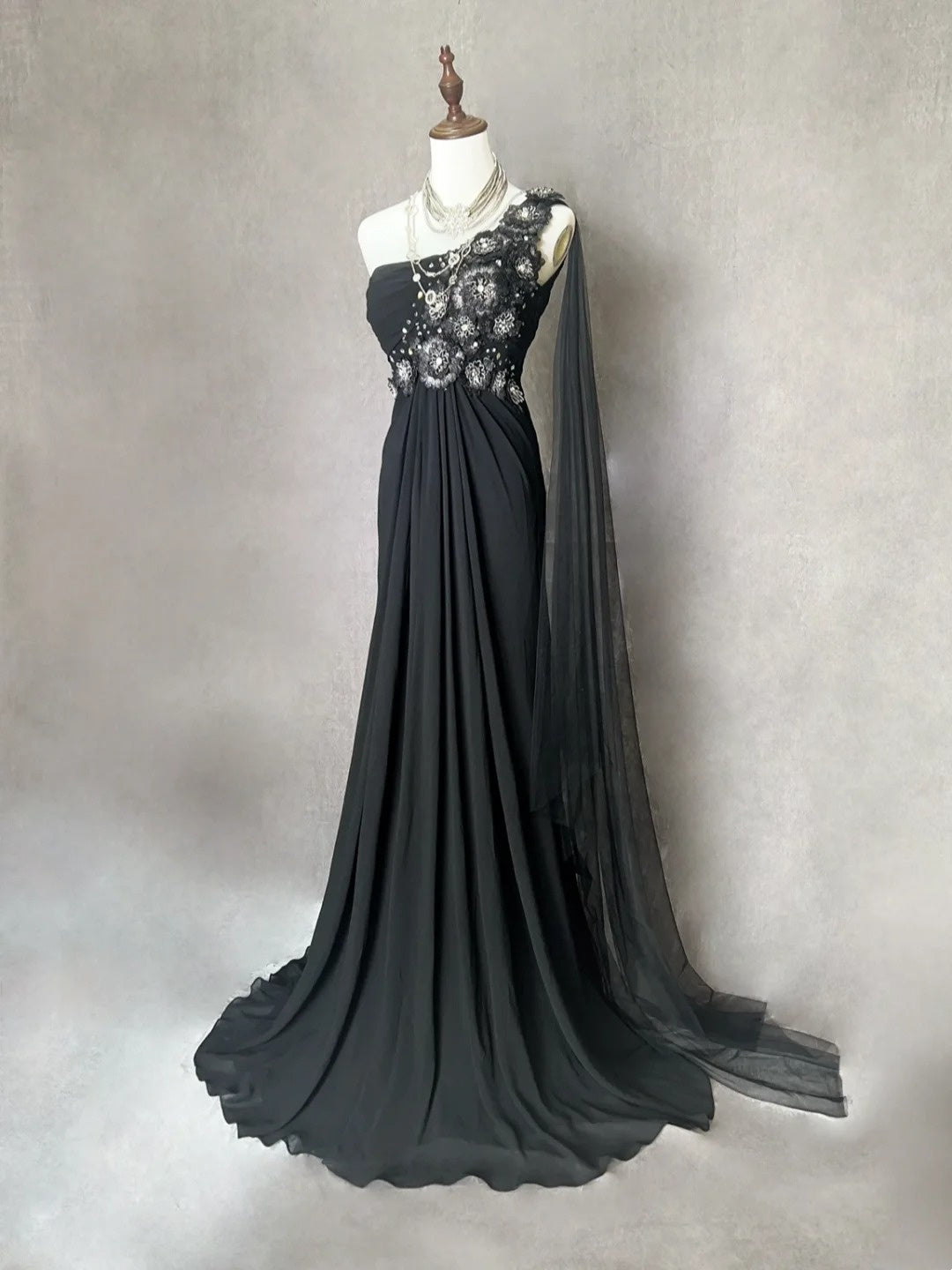 Elegante Abschlussballkleider Meerjungfrau One-Shoulder Black Tie Kleid mit Perlenbesatz Lange Formelle Abendgarderobe N3699