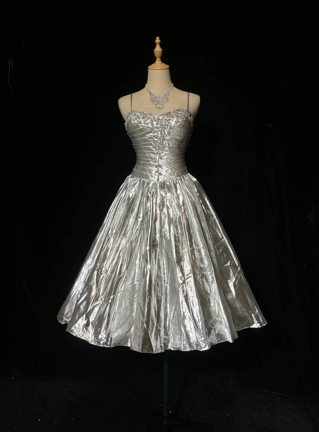 Robe de bal vintage bretelles fines grise longueur genou Inspo senior Robe de soirée d'anniversaire 16e Robes de rentrée scolaire RB3952