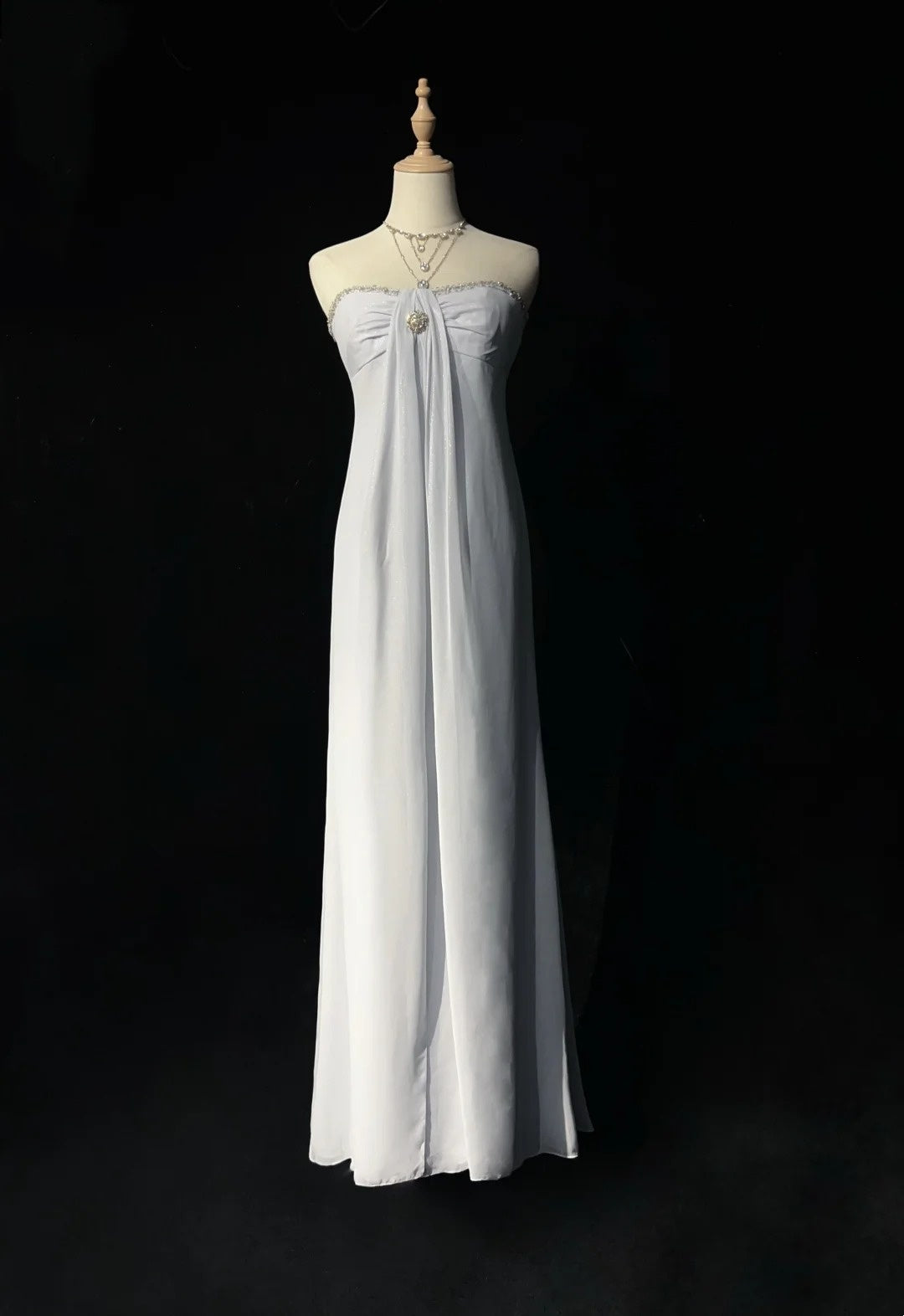 Robes de Bal Vintage Années 90 Empire en Chiffon Argenté sans Bretelles Coupe Droite Longue Robe de Bal N3019