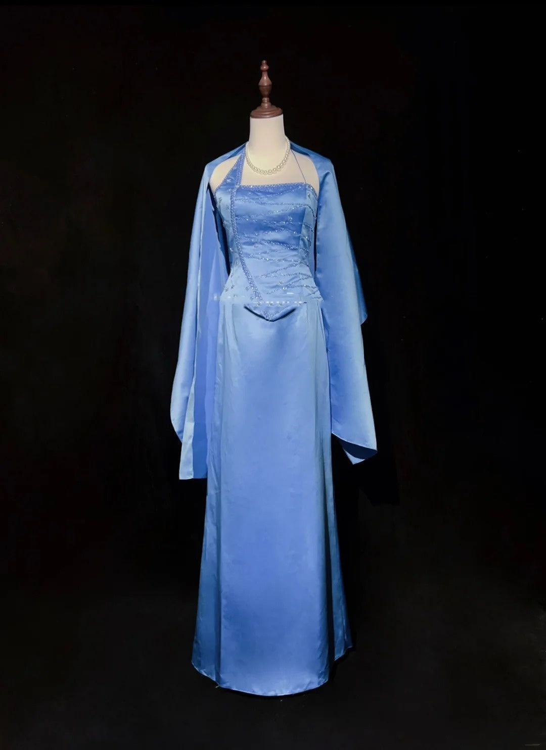 Vintage Ballkleider A-Linie Neckholder Blau Satin Mit Perlen Lang Abendkleid N2461