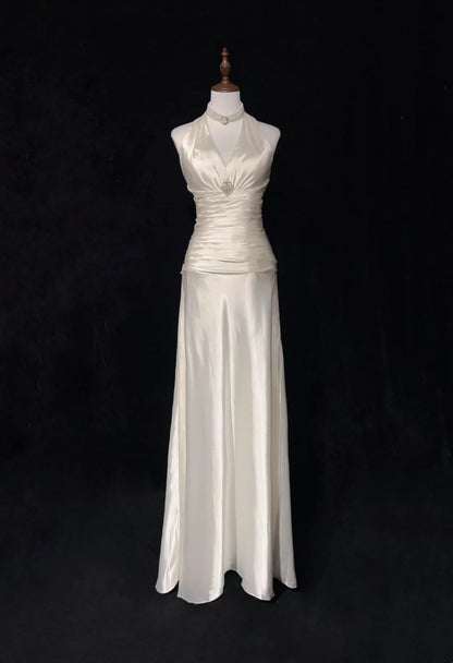 Robes de bal vintage Trapèze Col Haut Satin Blanc Avec Cape Plissée Robe de Soirée Longue Années 1960 N2604