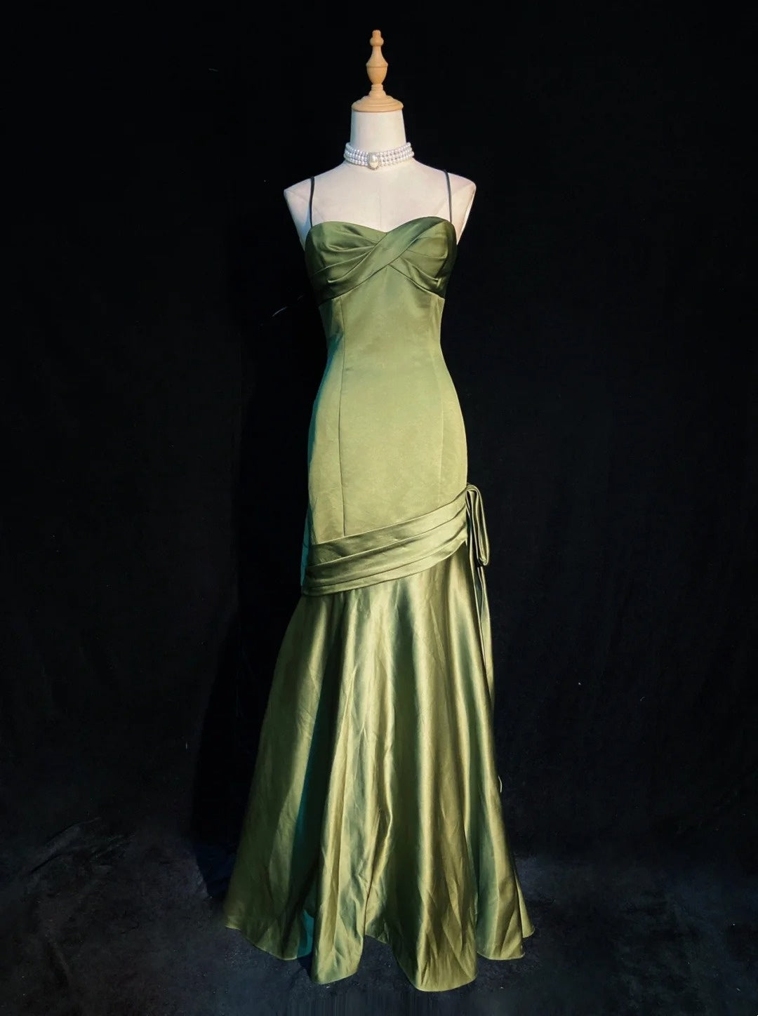 Robes de bal vintage élégantes, sirène, bretelles spaghetti, satin vert olive avec volants, longue robe de soirée N3297