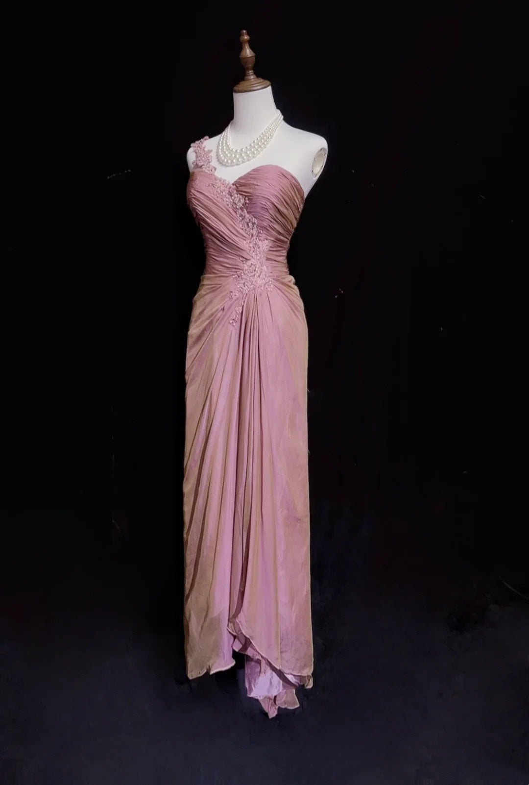 Vintage Ballkleider Scheide One Shoulder Pink mit Applikationen 1960er Jahre Langes Abendkleid N2608