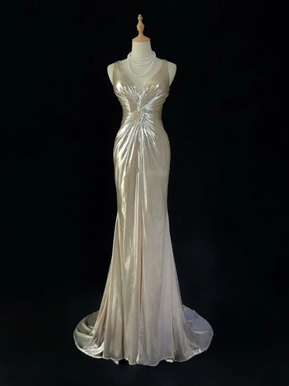 Einfache Ballkleider Meerjungfrau V-Ausschnitt Gold Ärmellos mit Schlitz Rüschen Formelles Abendkleid N3822