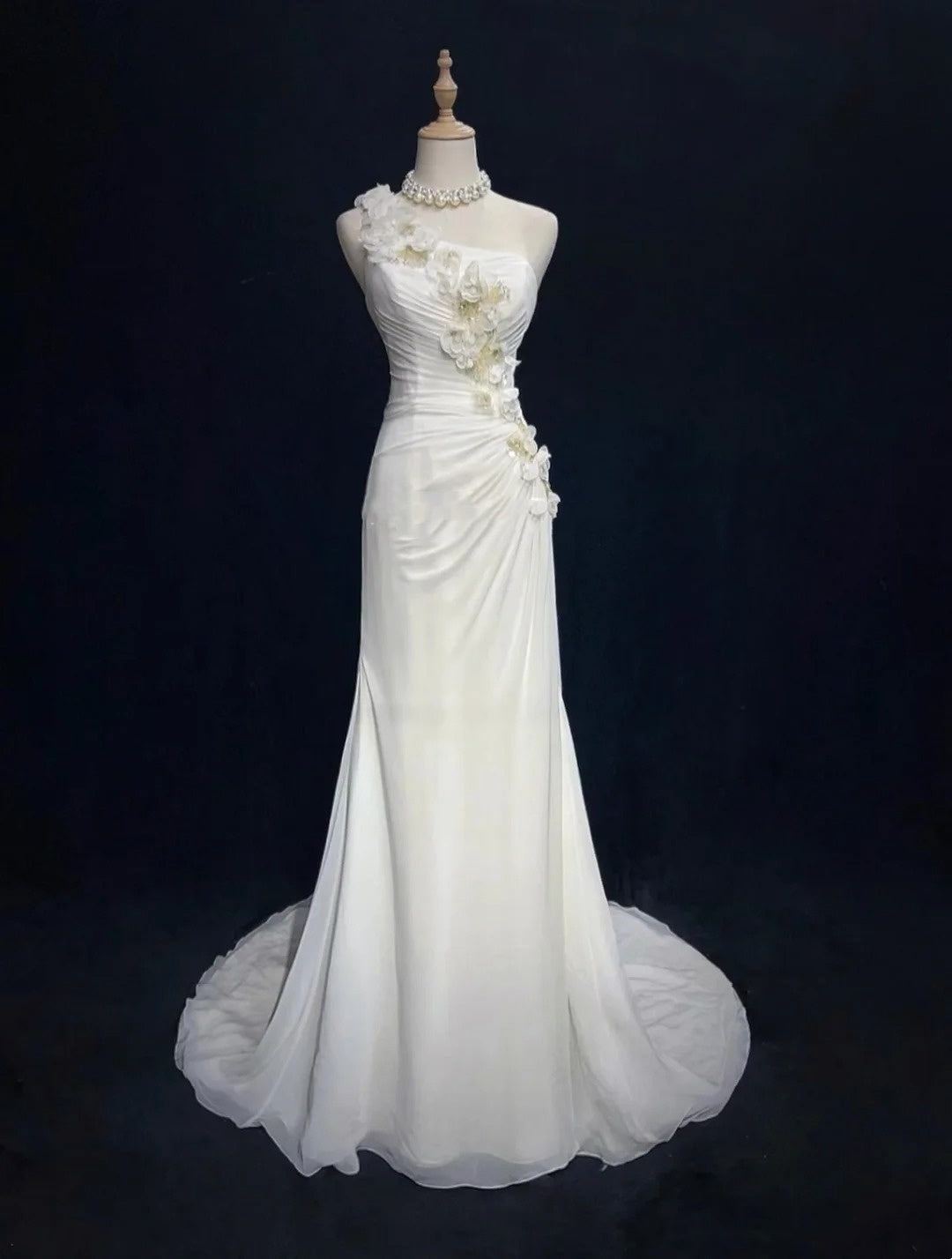 Robes de mariée uniques sirène asymétrique en mousseline blanche avec perles, robe de mariée longue pour jardin d'été N3679