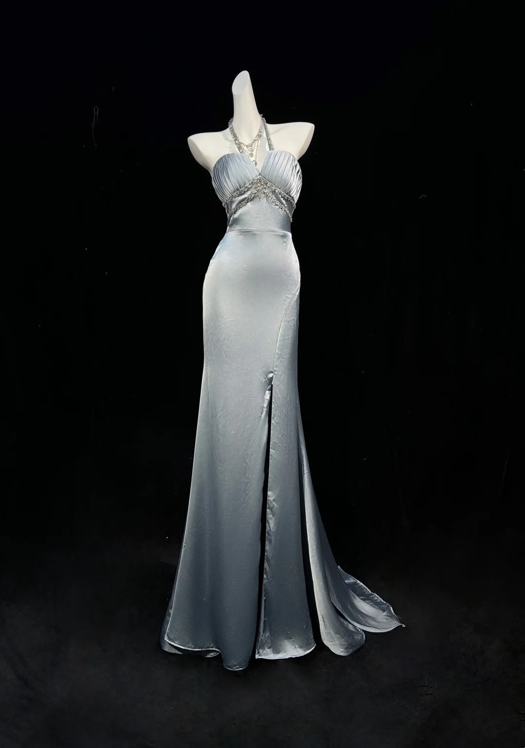 Vintage Prom Dresses 1950er Meerjungfrau Neckholder Silbergrau mit Schlitz Ärmellose Abendgarderobe Formelle Outfits RB4341
