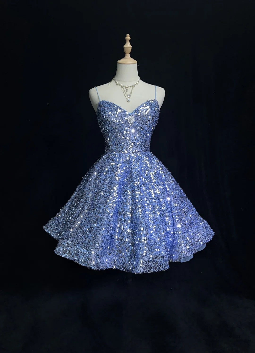 Jolie Robe de Bal Courte à Bretelles Fines Bleue Pailletée Robe de Soirée N2440