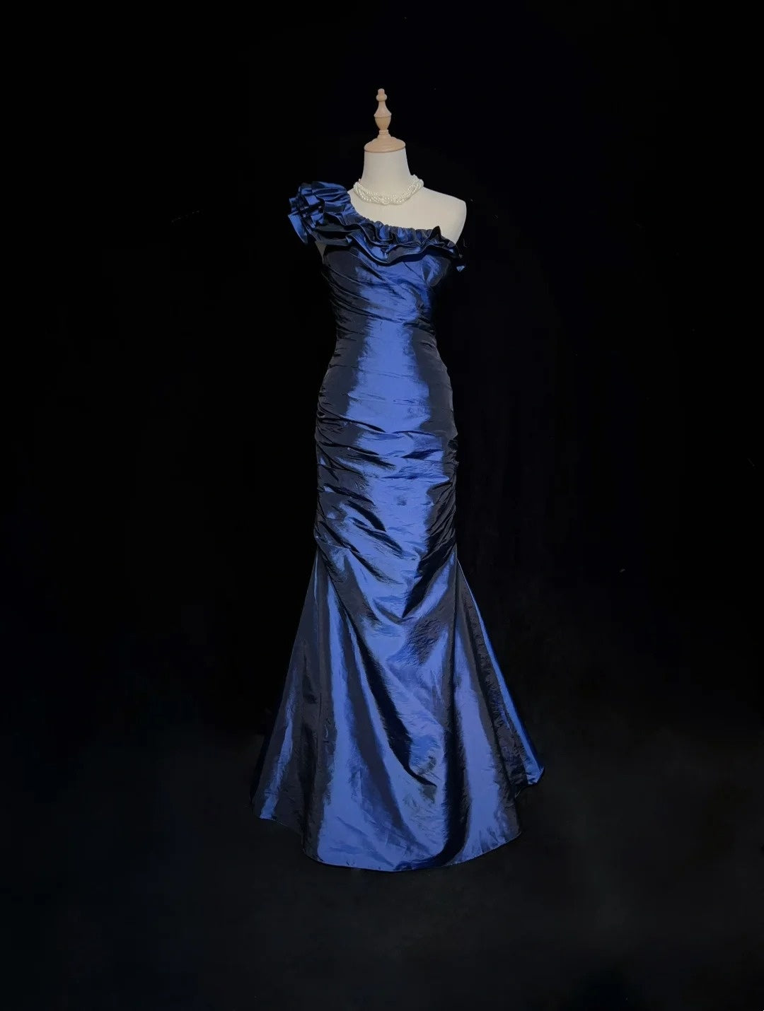 Vintage Prom Dresses 90er Meerjungfrau One Shoulder Navy Blue Satin Lang mit gefalteten Abend-Outfits N3138