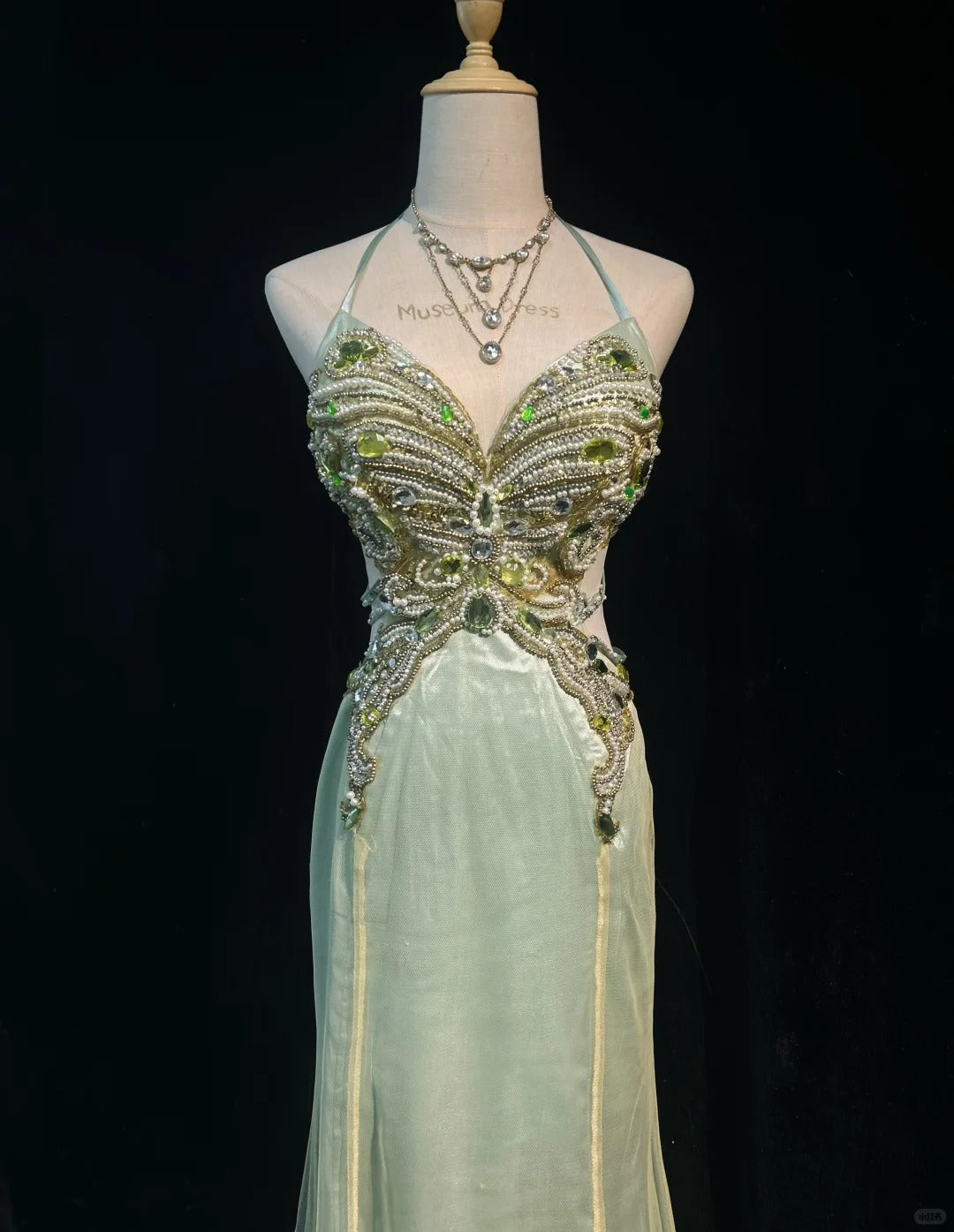 Élégantes Robes de Bal Chic Sirène Licou Vert Satin Dos Nu Sans Manches Avec Perles Robes de Soirée Semi-Formelles N3799