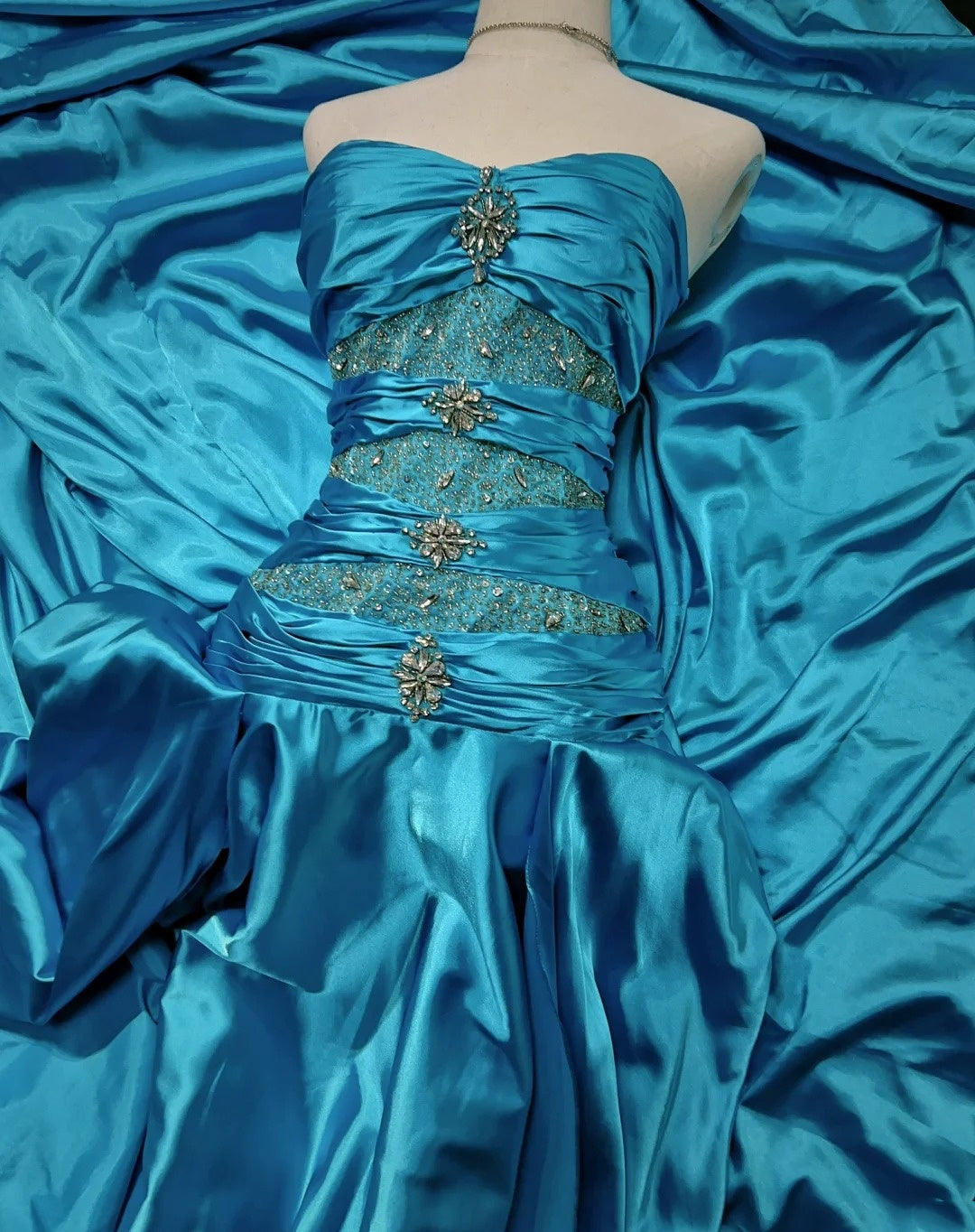 Bescheidene Ballkleider Inspo Meerjungfrau Sweetheart Blaues Satin mit Perlen für Damen Abendkleid N3213