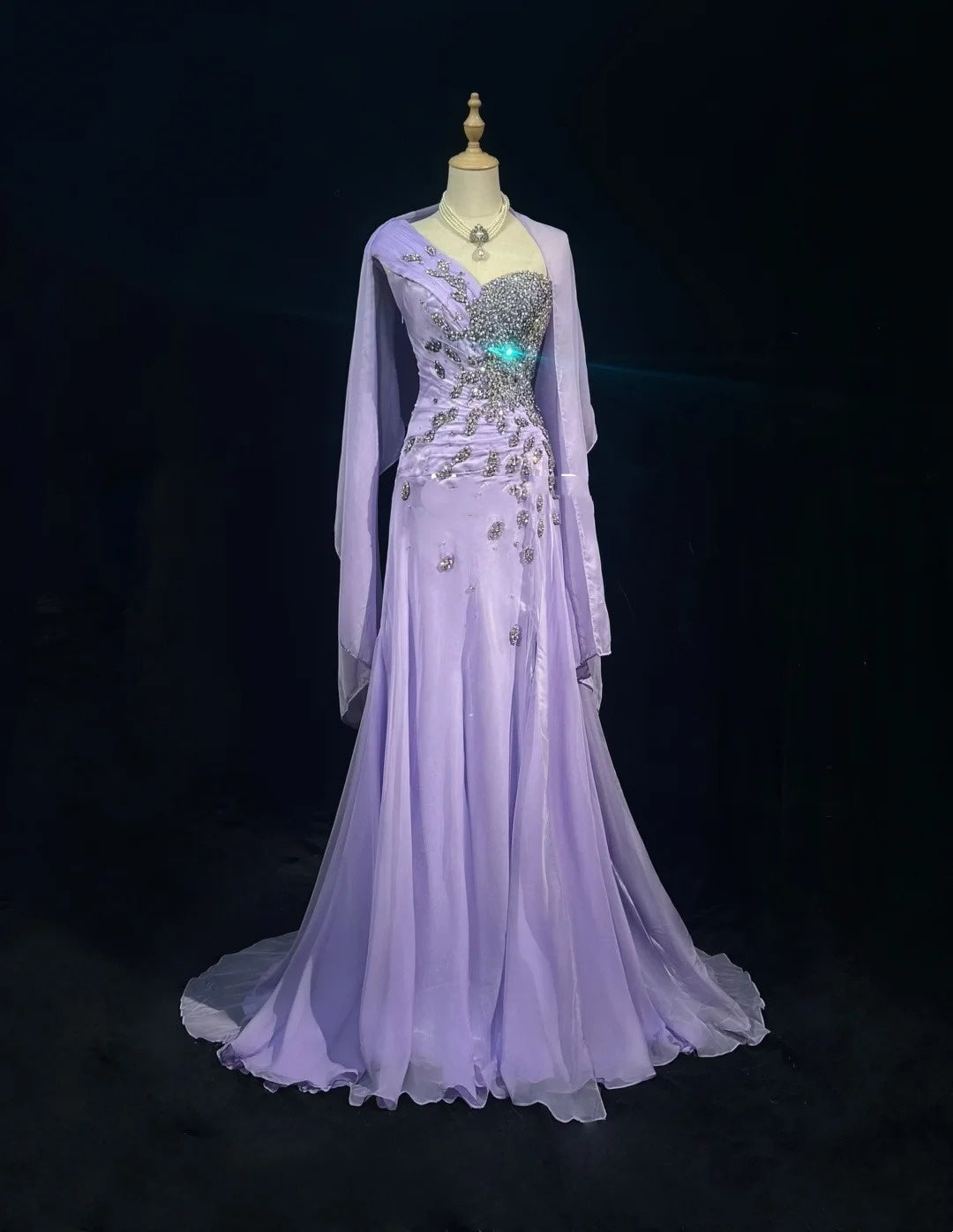 Elegantes A-Linien-Kleid aus lila Chiffon mit einem Ärmel und silberfarbenem Perlen-Oberteil, langes Ballkleid N2725
