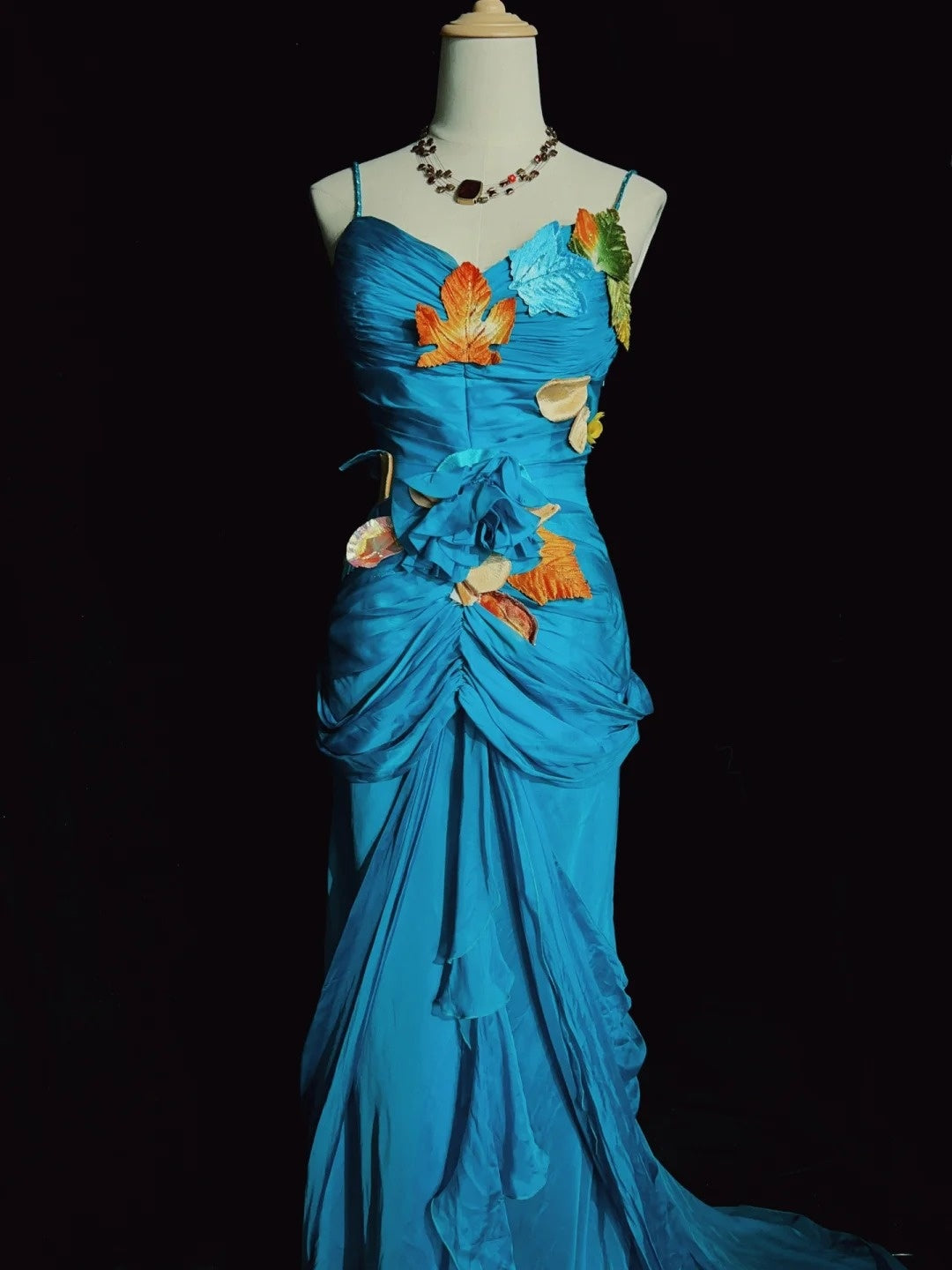 Robes de bal modestes Sirène Bretelles fines Mousseline bleue Sans manches avec feuille Robe de soirée formelle N3841