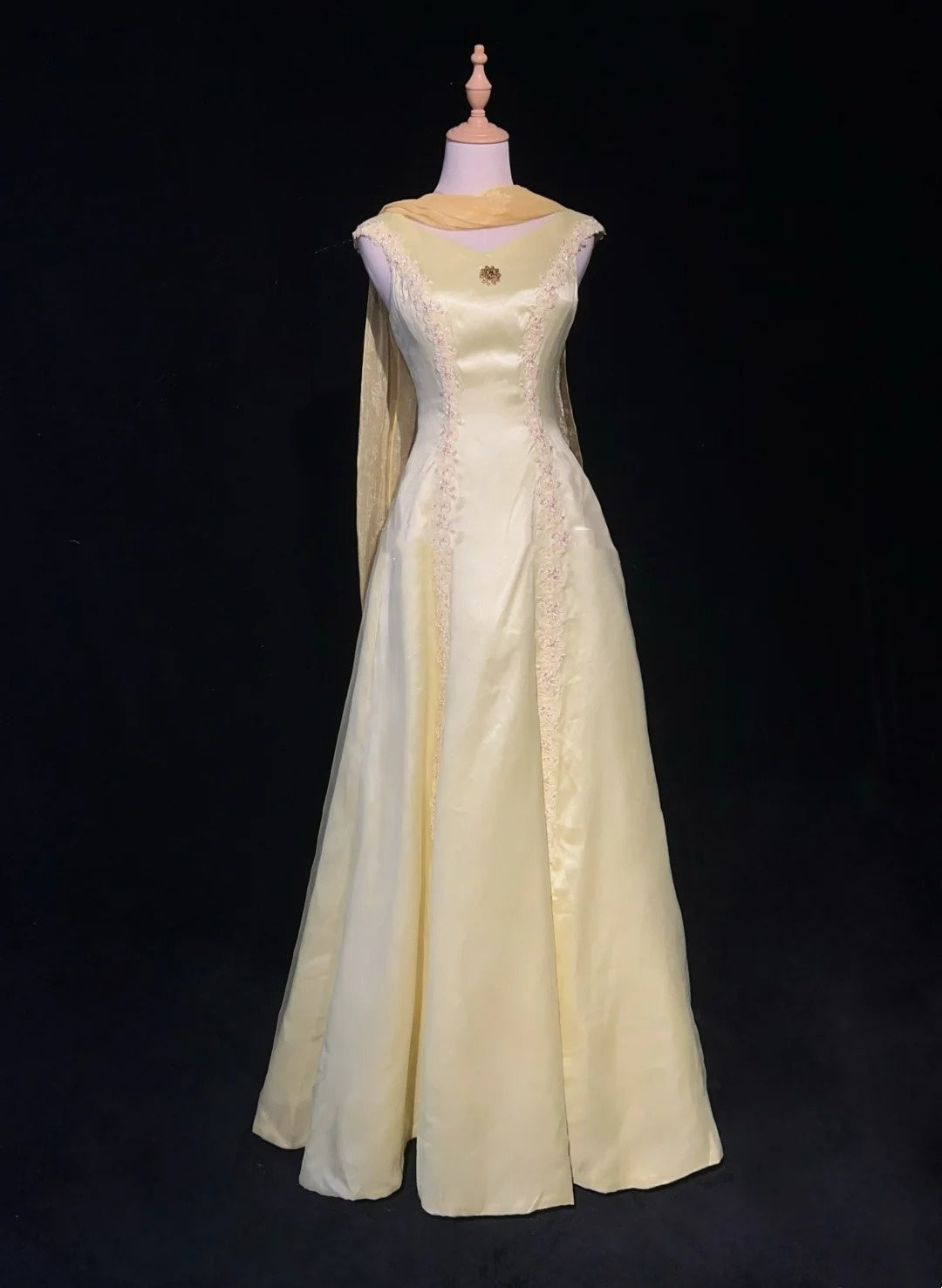 Robes de bal vintage des années 50, rétro chic, coupe trapèze, encolure dégagée, tenues de soirée en satin jaune avec écharpe N3011