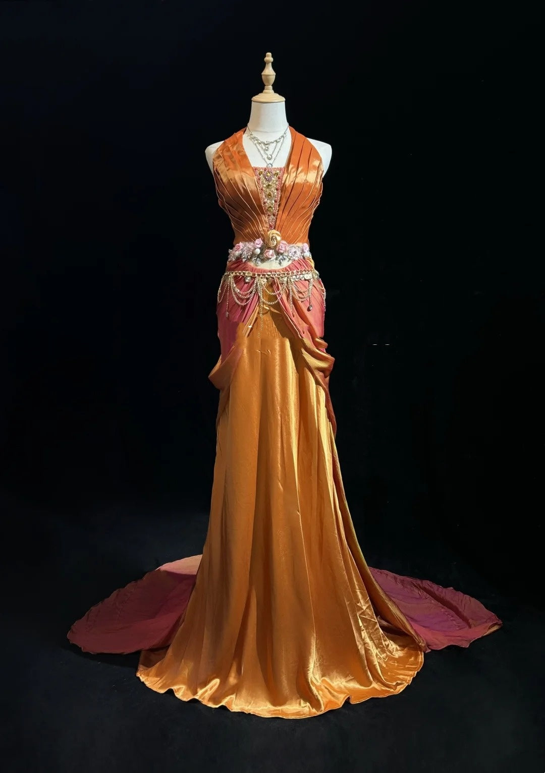 Robes de bal charmantes sirène rose licou en satin orange avec volants longues tenues de soirée N3430