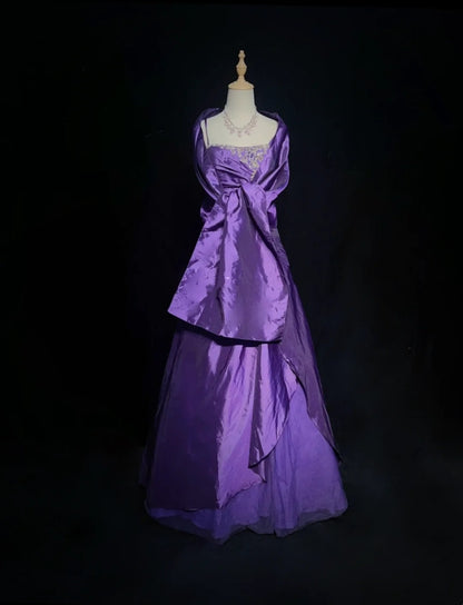 Vintage Abschlussballkleider 1960er Ballkleid Spaghettiträger Lila mit Perlenumhang Langes Abschlussballkleid N3120