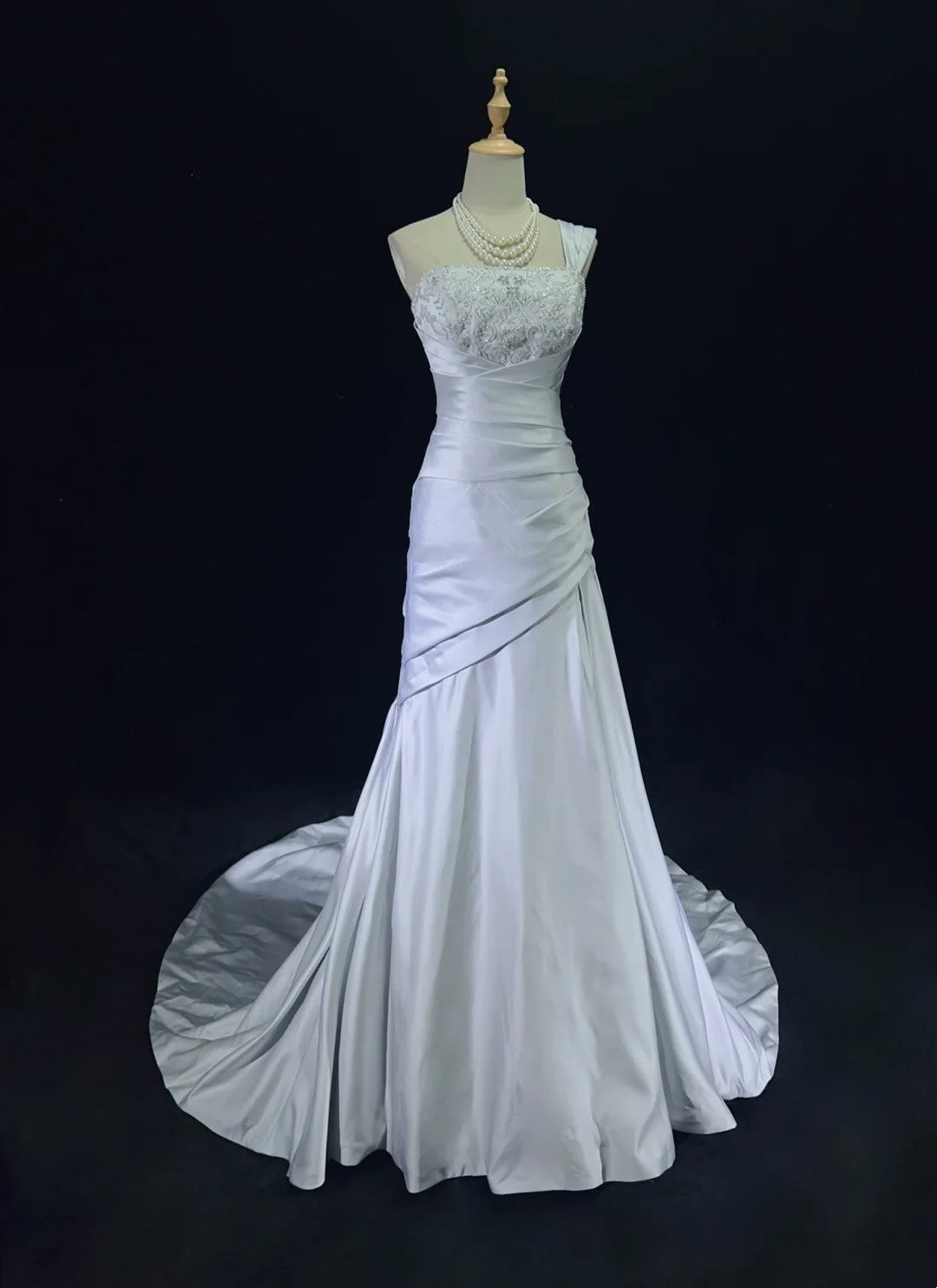 Bescheidene Abschlussballkleider Meerjungfrau One Shoulder Hellblau Satin Mit Spitze Langes formelles Tanzkleid N3000