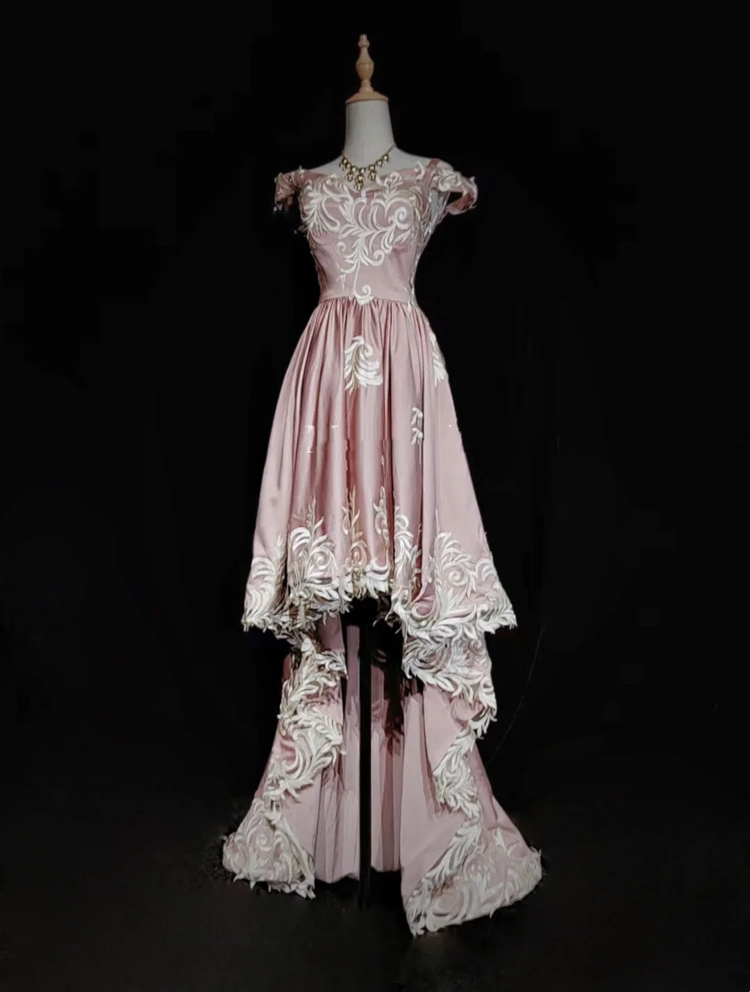 Bescheidene Abschlussballkleider Inspiration High Low Schulterfrei Rosa Satin mit Spitze für Damen Festliches Kleid N3218