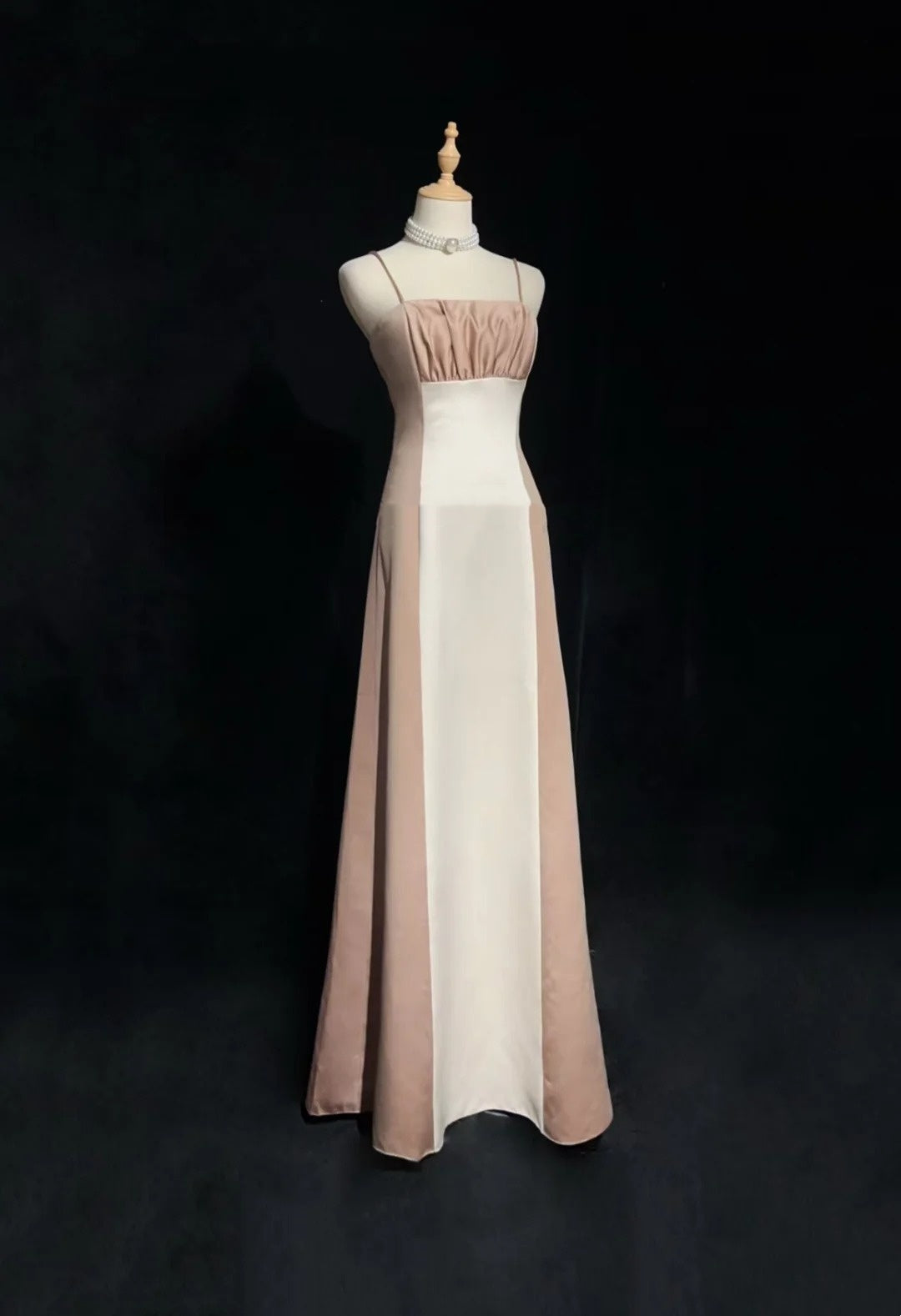 Élégante robe de soirée longue en satin champagne et ivoire, coupe trapèze, à fines bretelles, référence N2723