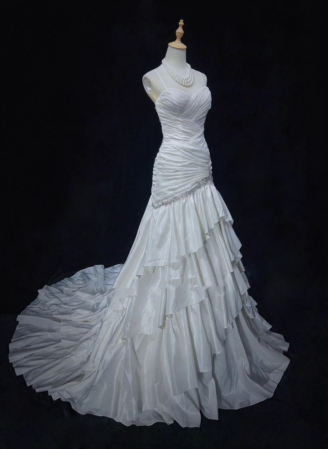 Unique Wedding Dresses Mermaid Spaghetti Strap Beach Boho Satin With Tiered Layers White Long Bridal Gown N3612
