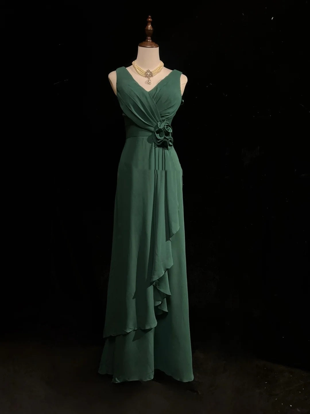 Einfache Ballkleider A-Linie V-Ausschnitt Dunkelgrün Chiffon Bodenlang Rüschen Formelles Abendkleid N3686