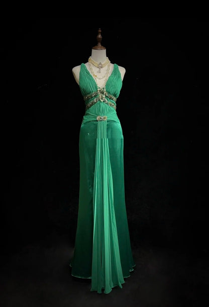 Vintage Abschlussballkleider Meerjungfrau V-Ausschnitt Grüne Chiffon mit Rüschen Rückenfreies langes Abendkleid N2512