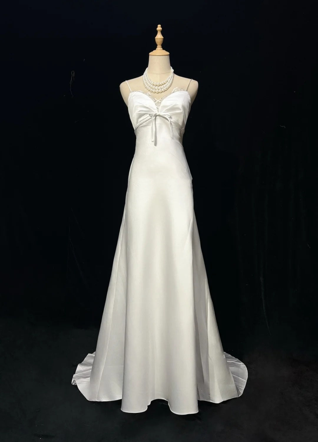 Robes de mariée blanches de jardin en satin, longueur ras du sol, sans manches, à bretelles spaghetti, coupe trapèze vintage RB3313