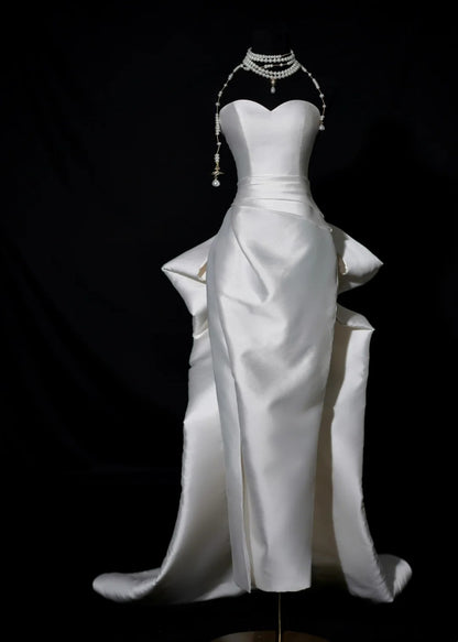 Schlichtes Brautkleid, Etuikleid, herzförmiger Schnitt, Satin, plissiert, figurbetont, langes Brautkleid AB2530